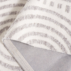 Safavieh Audrey Elegant Geometric Area Rug With Timeless Style | Luxurious Comfort For Any Room Decor Ivory ,Grey 80% Micro Polyester,20% Cotton Aud106a-28