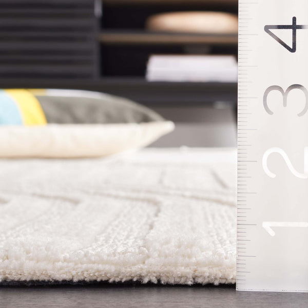 Safavieh Audrey Elegant Geometric Area Rug With Timeless Style | Luxurious Comfort For Any Room Decor Beige 80% Micro Polyester,20% Cotton Aud106b-6r