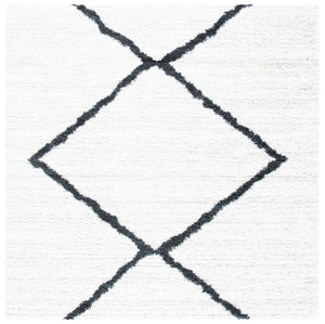 Safavieh August 500 Power Loomed Shag Rug Beige / Black AUG532B-7SQ