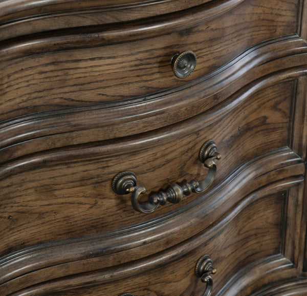 English Elm Nightstands Set of 2 Oak Veneer Traditional Bedroom Storage with Antiqued Hardware B011P572639