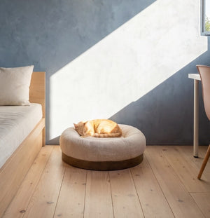 English Elm Relaxing Bentwood Circular Pet Bed with Plush Padding for Modern Minimalist Interiors B011P577475