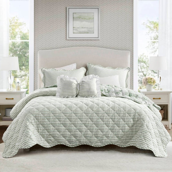 English Elm 4 Piece King Quilt Set Vintage Floral Scalloped Edge Microfiber Bedroom Bedding Green B035P529064