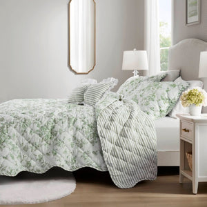 English Elm 4 Piece King Quilt Set Vintage Floral Scalloped Edge Microfiber Bedroom Bedding Green B035P529064
