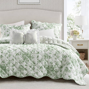 English Elm 4 Piece King Quilt Set Vintage Floral Scalloped Edge Microfiber Bedroom Bedding Green B035P529064