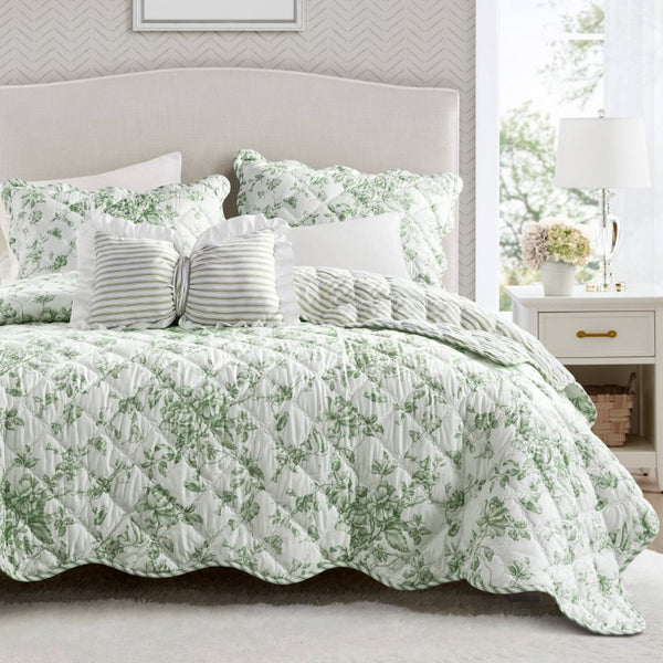 English Elm 4 Piece King Quilt Set Vintage Floral Scalloped Edge Microfiber Bedroom Bedding Green B035P529064