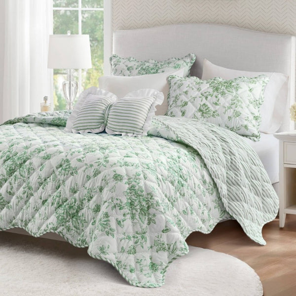 English Elm 4 Piece King Quilt Set Vintage Floral Scalloped Edge Microfiber Bedroom Bedding Green B035P529064