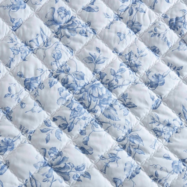 English Elm 4 Piece King Quilt Set Vintage Floral Scalloped Edge Microfiber Bedroom Bedding Blue B035P529070