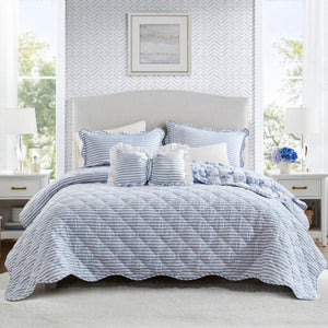 English Elm 4 Piece King Quilt Set Vintage Floral Scalloped Edge Microfiber Bedroom Bedding Blue B035P529070