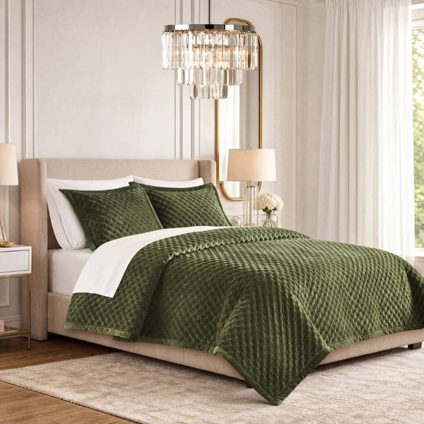 English Elm 3-Piece Queen Velvet Coverlet Set with Cross-Stitch Quilting for Elegant Bedrooms Green B035P549329