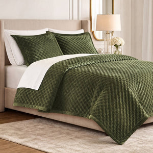 English Elm 3-Piece Queen Velvet Coverlet Set with Cross-Stitch Quilting for Elegant Bedrooms Green B035P549329