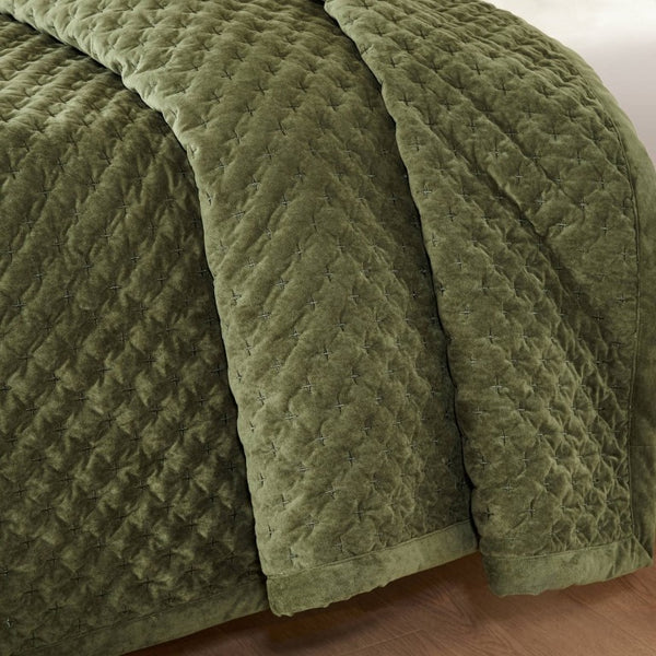 English Elm 3-Piece Queen Velvet Coverlet Set with Cross-Stitch Quilting for Elegant Bedrooms Green B035P549329