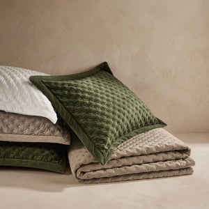 English Elm 3-Piece Queen Velvet Coverlet Set with Cross-Stitch Quilting for Elegant Bedrooms Green B035P549329