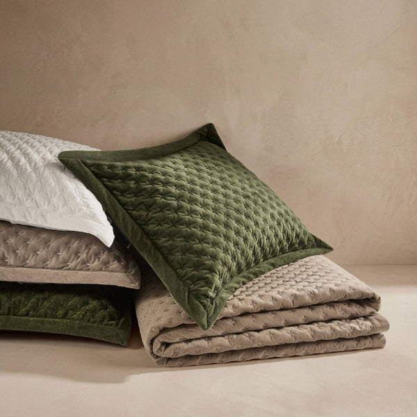 English Elm 3-Piece Queen Velvet Coverlet Set with Cross-Stitch Quilting for Elegant Bedrooms Green B035P549329
