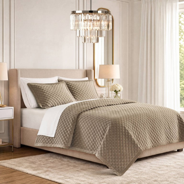 English Elm 3-Piece Tufted Duvet Cover Set with Textured Face for a Serene King Bedroom Taupe Polyester B035P549332
