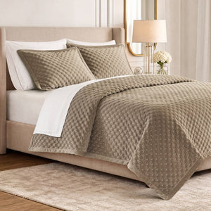 English Elm 3-Piece Tufted Duvet Cover Set with Textured Face for a Serene King Bedroom Taupe Polyester B035P549332