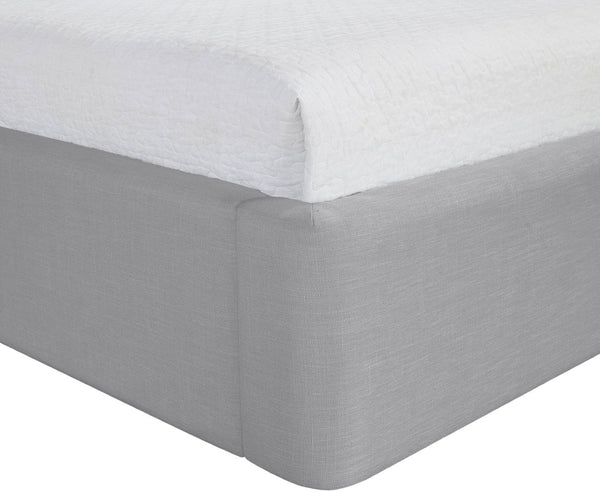 Meridian Furniture Kendall Winged Queen Bed Fully Upholstered Tailored Frame for Modern Bedroom Styling Grey Linen Textured Fabric B1282Grey-Q