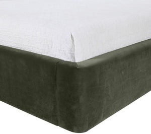 Meridian Furniture Kendall Winged Upholstered Twin Bed with Slatted Platform Base for Modern Bedrooms Green Velvet B1283Green-T