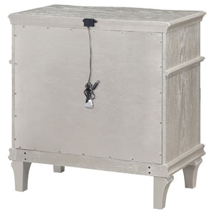 English Elm Evangeline 3-Drawer Nightstand Silver Oak Veneer with Tapered Legs Hexagonal Hardware B2777P536484