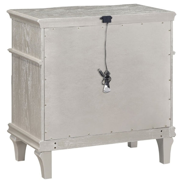 English Elm Evangeline 3-Drawer Nightstand Silver Oak Veneer with Tapered Legs Hexagonal Hardware B2777P536484