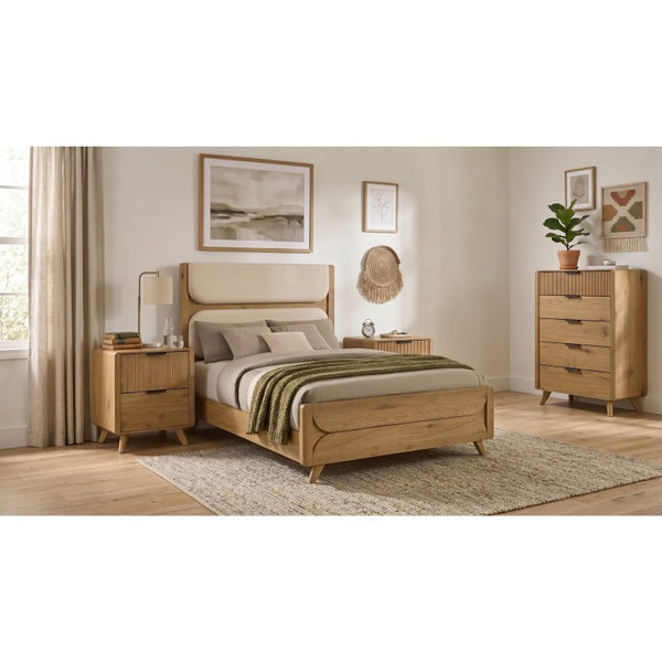 English Elm Beckett Queen Bedroom Set Mid-Century Oak Panel Bed with Reeded Drawers and Tapered Legs B2777S00561