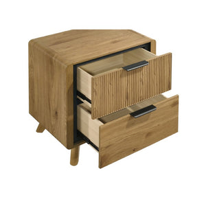 English Elm Beckett Queen Bedroom Set Mid-Century Oak Panel Bed with Reeded Drawers and Tapered Legs B2777S00561