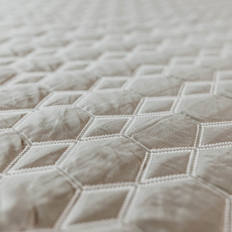 English Elm Copper Infused Plush Mattress with Cooling Gel Foam Layers for Deep Pressure Relief California King (72x84x14) Hybrid B337P292904