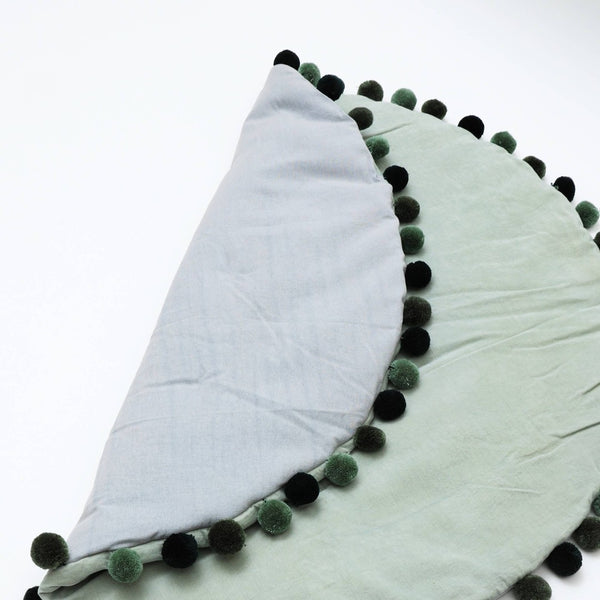 English Elm Cotton Velvet Round Playmat with Pom Trim for Nursery and Playroom Floors B346P392323