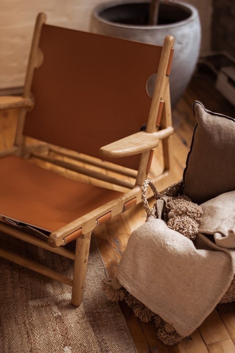 English Elm Hunting Lodge Armchair Solid Oak Frame Vegan Leather Upholstered Reading Chair B353P455673