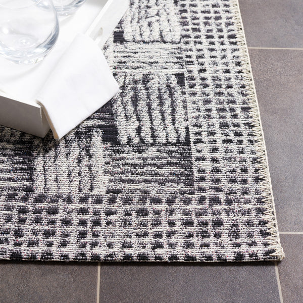 Safavieh Barbados 557 Power Loomed Indoor / Outdoor Rug Black / Ivory BAR557Z-9