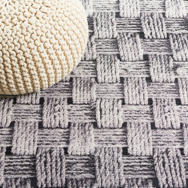 Safavieh Barbados 557 Power Loomed Indoor / Outdoor Rug Black / Ivory BAR557Z-9