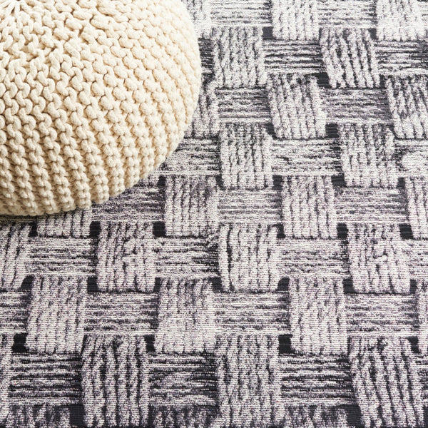 Safavieh Barbados 557 Power Loomed Indoor / Outdoor Rug Black / Ivory BAR557Z-5