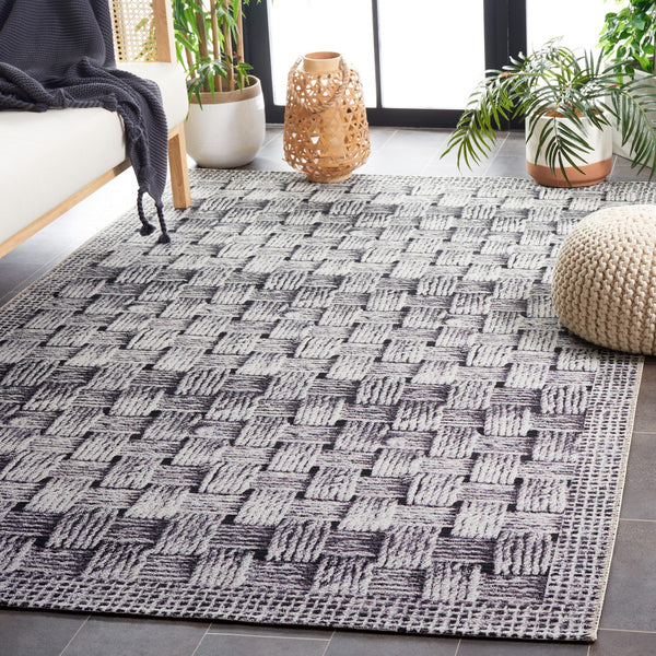 Safavieh Barbados 557 Power Loomed Indoor / Outdoor Rug Black / Ivory BAR557Z-9