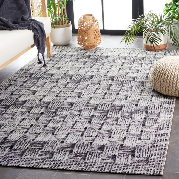 Safavieh Barbados 557 Power Loomed Indoor / Outdoor Rug Black / Ivory BAR557Z-5