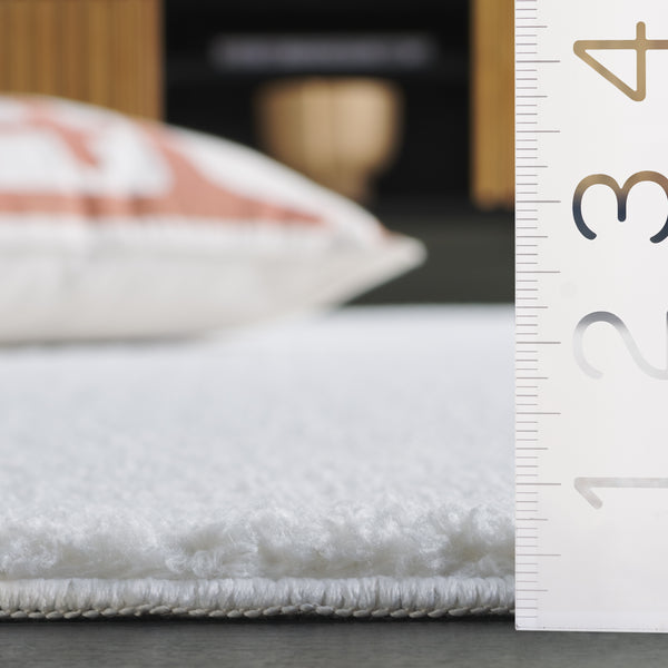 Safavieh Boucle Elegant Large Runner Area Rug - Luxurious Plush Comfort, Durable Construction, Washable Design Ivory Polyester Bcl100a-57