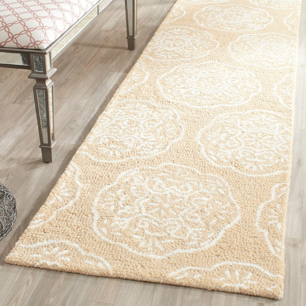 Safavieh Bella Hand Tufted  Rug Beige / Ivory BEL711A-2