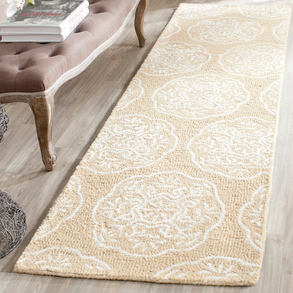 Safavieh Bella Hand Tufted  Rug Beige / Ivory BEL711A-2