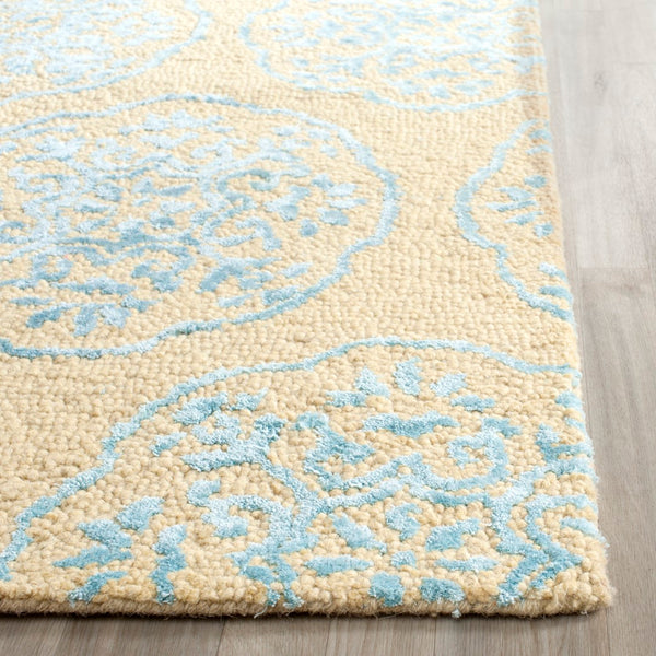 Safavieh Bella Hand Tufted  Rug Beige / Blue BEL711C-2