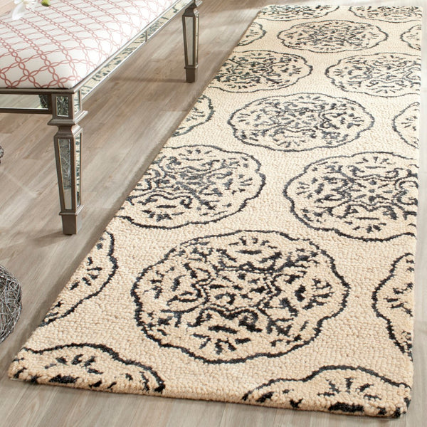 Safavieh Bella Hand Tufted  Rug Ivory / Charcoal BEL711D-2
