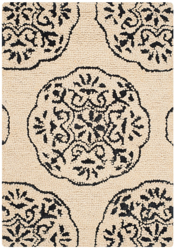 Safavieh Bella Hand Tufted  Rug Ivory / Charcoal BEL711D-2
