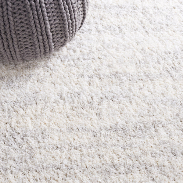 Safavieh Berber Round Area Rug - Luxurious Modern Shag In Ivory And Beige, Perfect For Cozy Living Spaces Ivory ,Light Grey Polyester Pile Ber563f-5ov