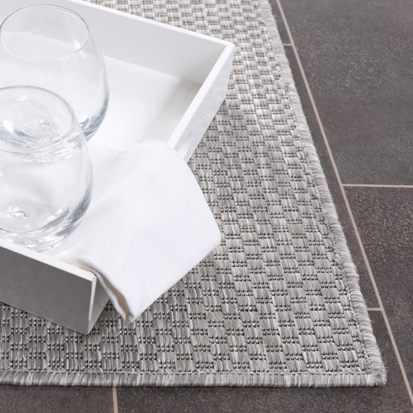 Safavieh Beach House 260b Stylish Runner Rug For Elegant Spaces - Durable, Soft, And Versatile Décor Solution Grey 85% Polypropylene,15% Polyester Bhs260f-4