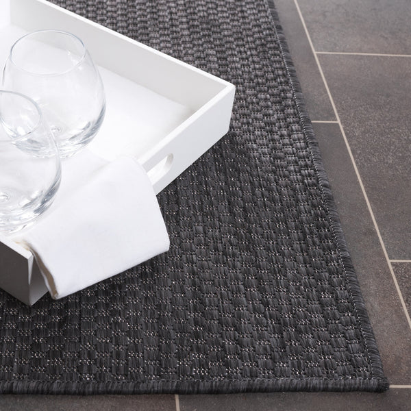 Safavieh Beach House 260b Stylish Runner Rug For Elegant Spaces - Durable, Soft, And Versatile Décor Solution Black 85% Polypropylene,15% Polyester Bhs260z-5