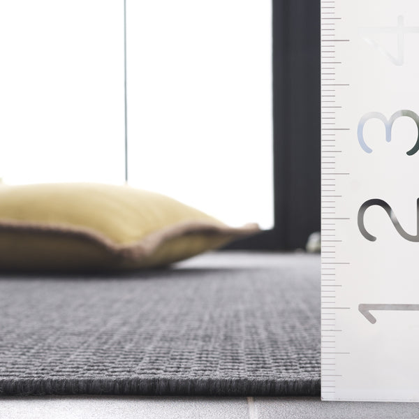 Safavieh Beach House 260b Stylish Runner Rug For Elegant Spaces - Durable, Soft, And Versatile Décor Solution Black 85% Polypropylene,15% Polyester Bhs260z-5