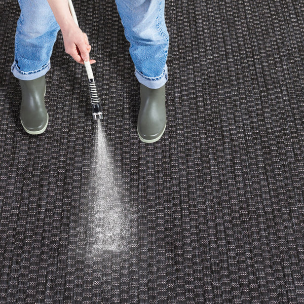 Safavieh Beach House 260b Stylish Runner Rug For Elegant Spaces - Durable, Soft, And Versatile Décor Solution Black 85% Polypropylene,15% Polyester Bhs260z-5