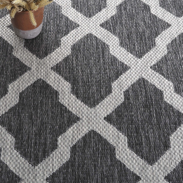 Safavieh Beach House Durable Polypropylene Runner Rug In Stylish Grey For Elegant Home Decor And Comfort Charcoal ,Grey 85% Polypropylene,15% Polyester Bhs268h-7r