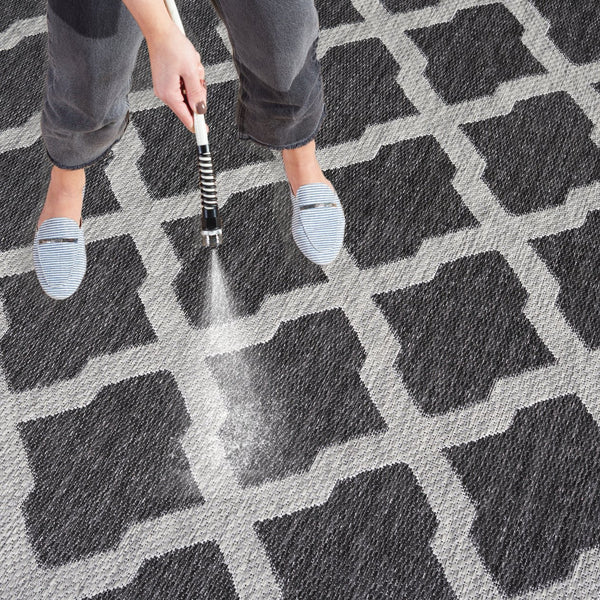 Safavieh Beach House Durable Polypropylene Runner Rug In Stylish Grey For Elegant Home Decor And Comfort Charcoal ,Grey 85% Polypropylene,15% Polyester Bhs268h-7r