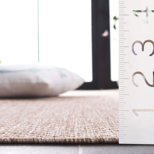 Safavieh Beach House 272b Chic Area Rug - Durable Polypropylene Blend For Stylish Home Décor And Comfort Beige 85% Polypropylene,15% Polyester Bhs272b-7sq