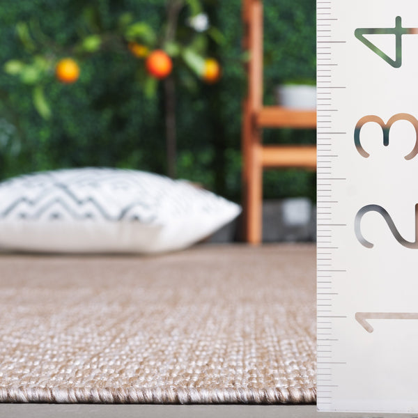 Safavieh Beach House 272b Chic Area Rug - Durable Polypropylene Blend For Stylish Home Décor And Comfort Beige 85% Polypropylene,15% Polyester Bhs272b-7sq