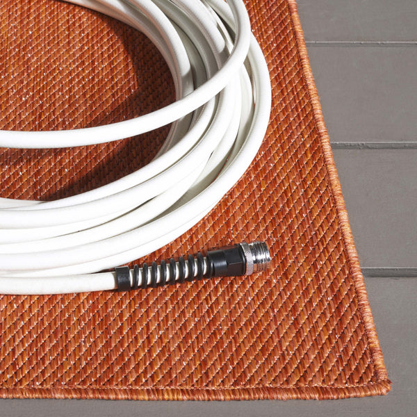 Safavieh Beach House 274m Indoor/Outdoor Area Rug - Stylish, Durable, And Perfect For Coastal Décor Spaces Orange 85% Polypropylene,15% Polyester Bhs274p-28