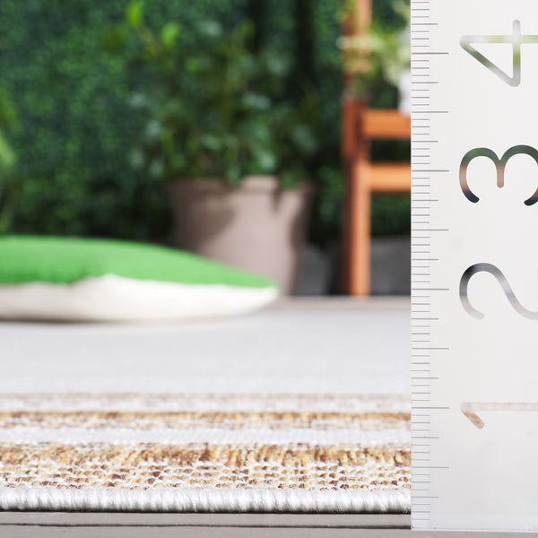 Safavieh Beach Indoor/Outdoor Rug - Elegant Beige And Brown Design, Durable & Comfortable For Any Space Beige ,Brown 85% Polypropylene,15% Polyester Bhs284b-7r